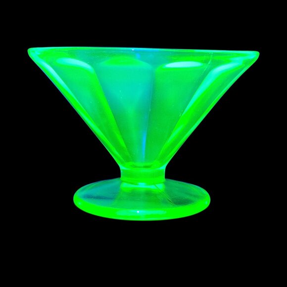Vintage Uranium Depression Glass Green Unique Bar Glass - Picture 1 of 6